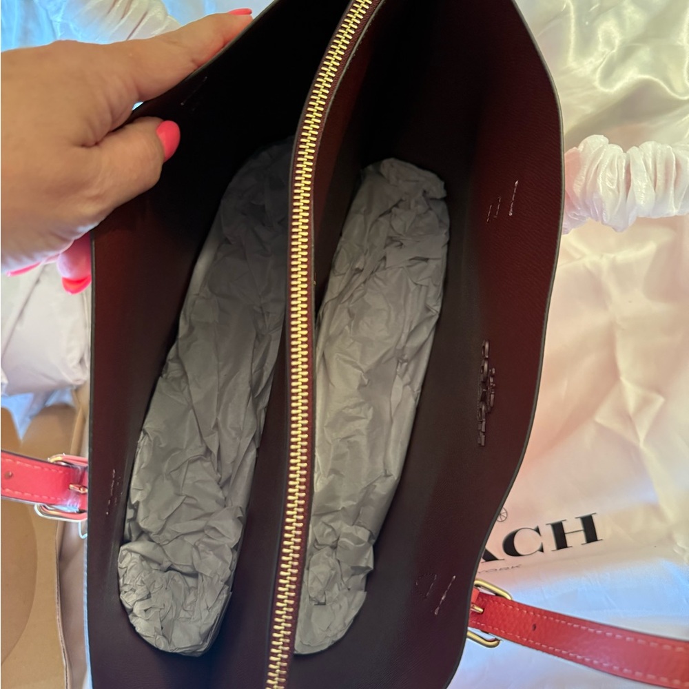 💕Coach NWT Dark Coral Mollie Tote with Gold hardware - Picture 10 of 11